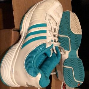 Adidas barricade tennis shoes, like new